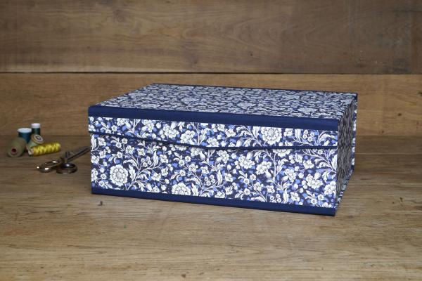 Blau- weiße Ordnungsbox "Fanni", Renaissanceblumen